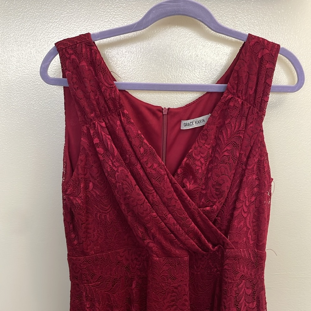 Dark red sleeveless lace dress. - Picture 2 of 6